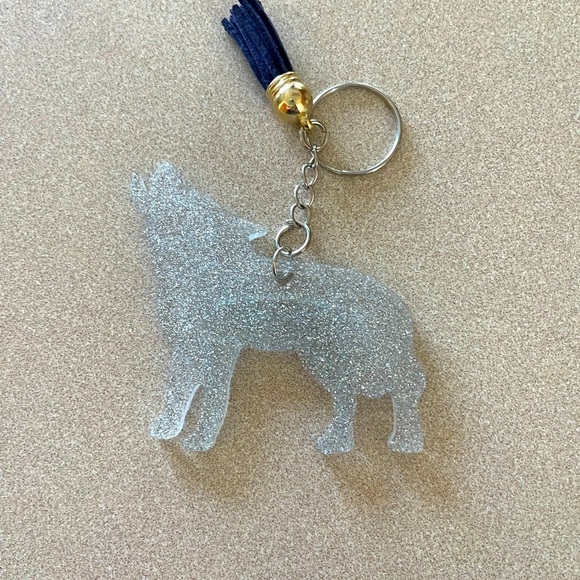 🎉🎉HP🎉🎉 Handmade Wolf Keychain - Picture 1 of 6